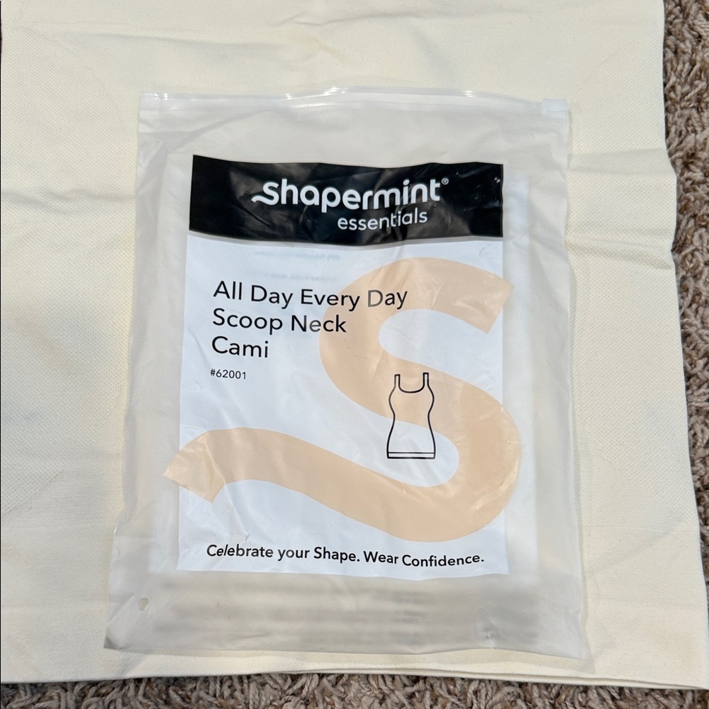 NWT Shapermint Essentials All Day Every Day  Scoop Neck Cami Size M